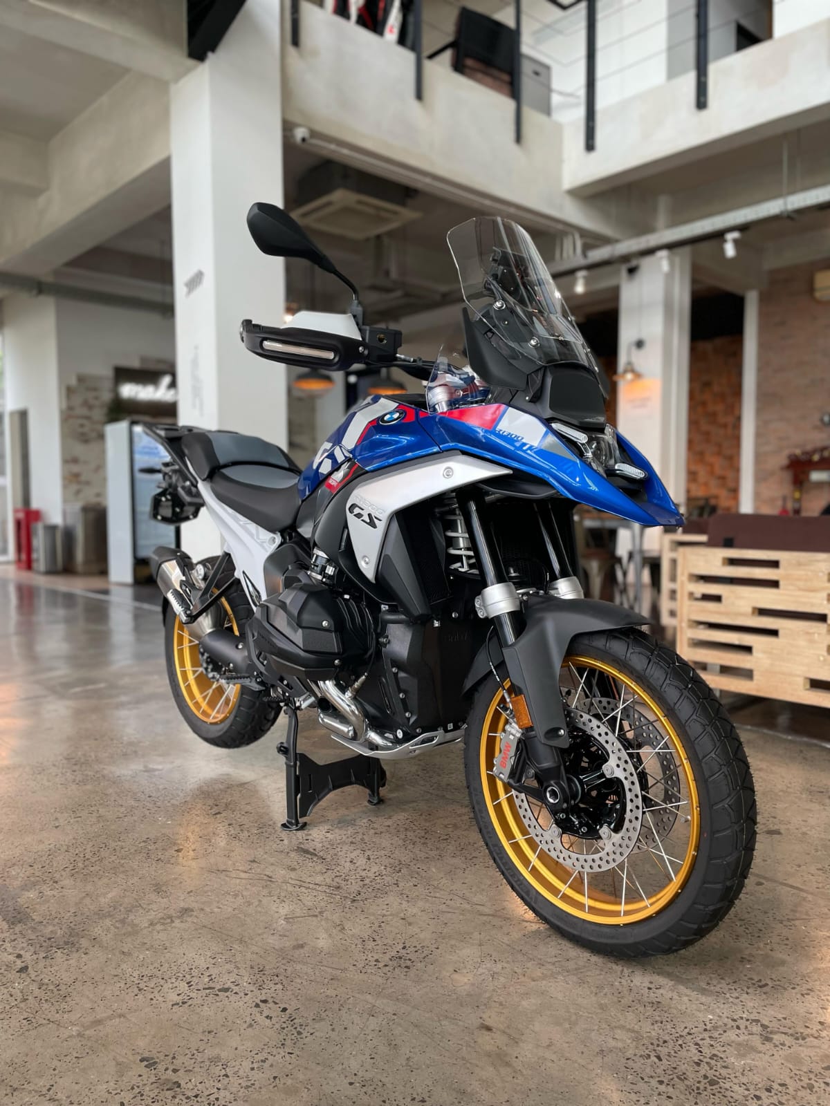 BMW R 1300 GS Trophy (2024) - Competition-Inspired Adventure - Image 3