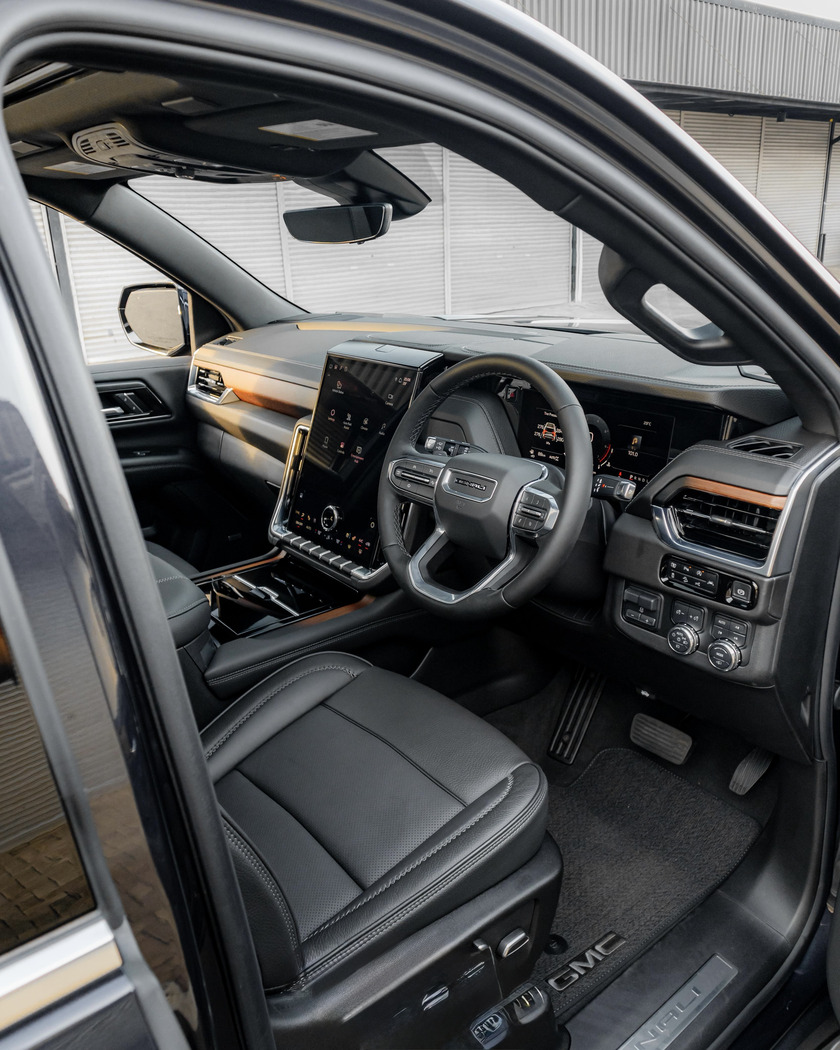 GMC Yukon Denali (2025) - Full-Size Luxury SUV - Image 3
