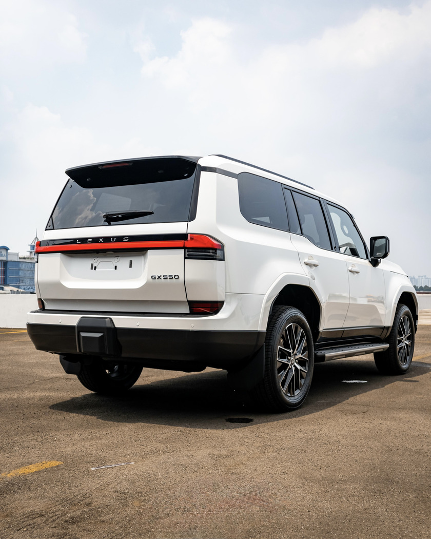 Lexus GX 550 Luxury (2025) - Premium Off-Road SUV - Image 3