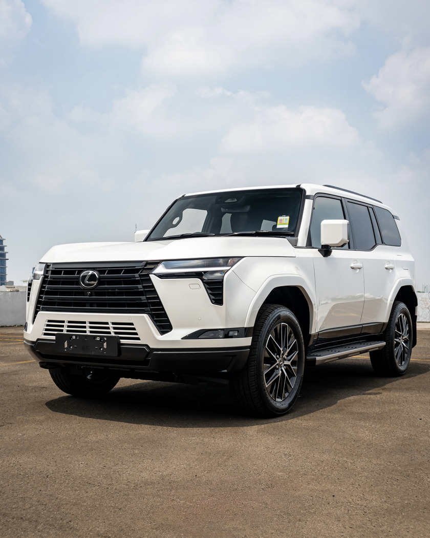 Lexus GX 550 Luxury (2025) - Premium Off-Road SUV - Image 4