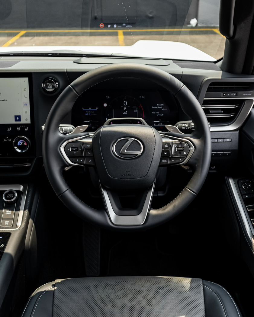 Lexus GX 550 Luxury (2025) - Premium Off-Road SUV - Image 5