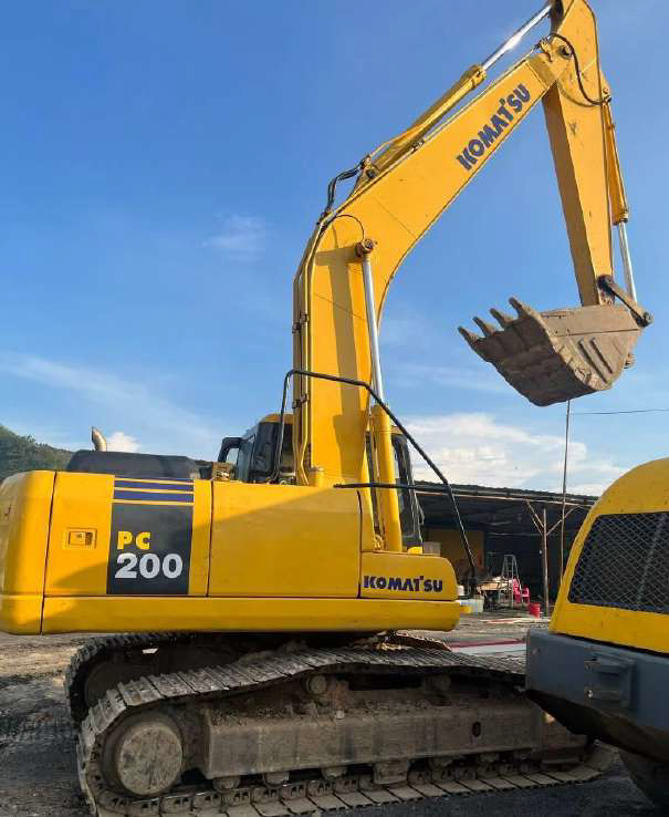 Komatsu PC200 Excavator